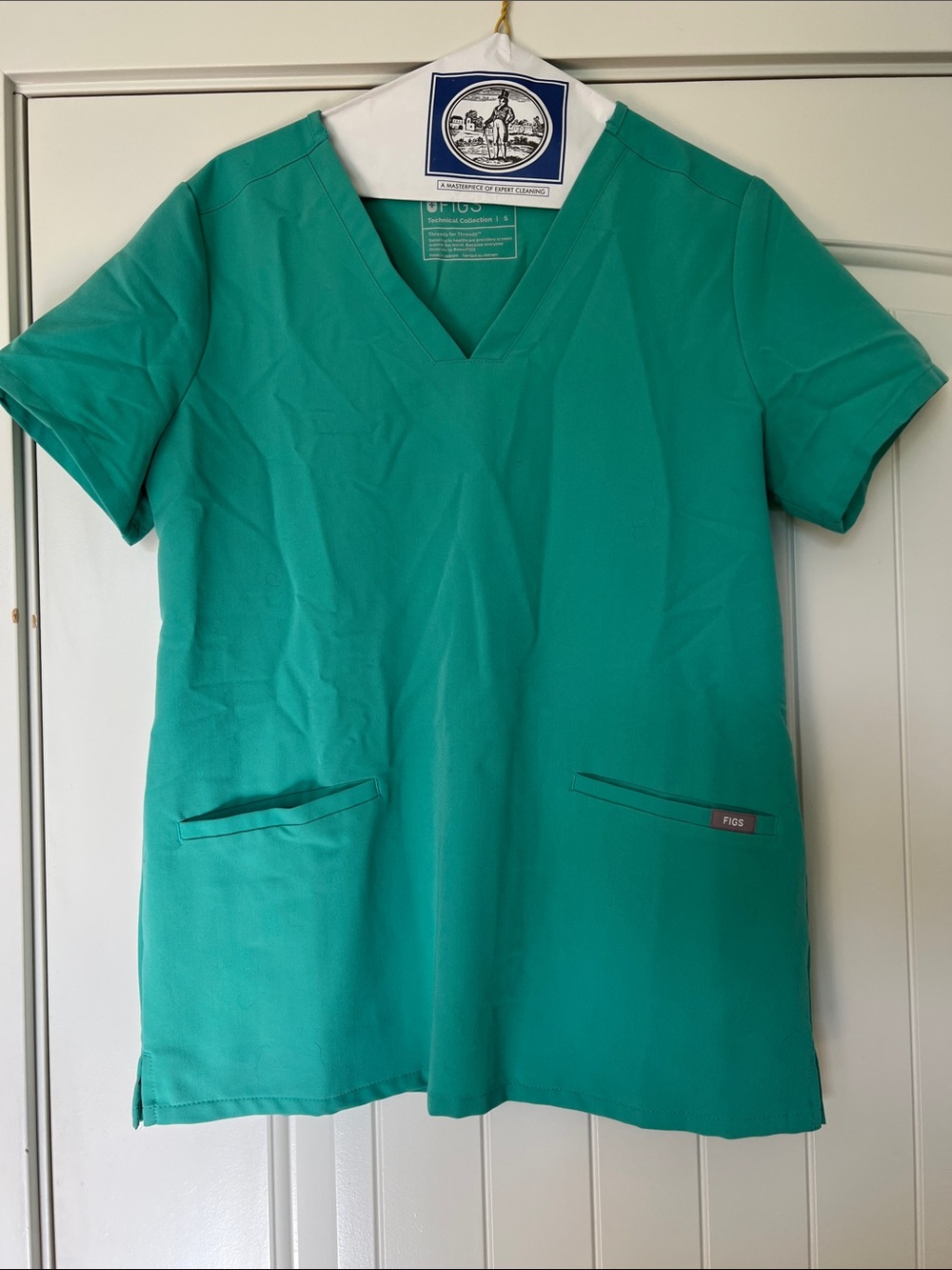 Figs Women's V-Neck Scrub Top in Surgical Green
